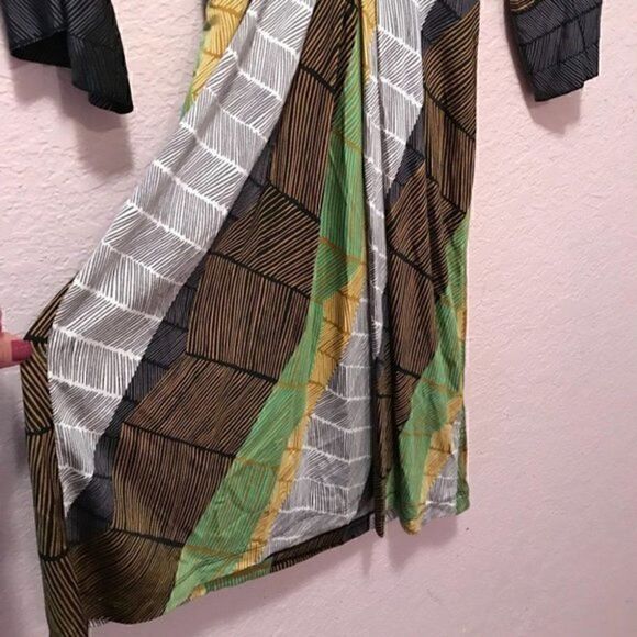 NWOT. BCBGMAXAZRIAâdressâ
tiesâ
onâ
theâ
back. - Picture 7 of 10